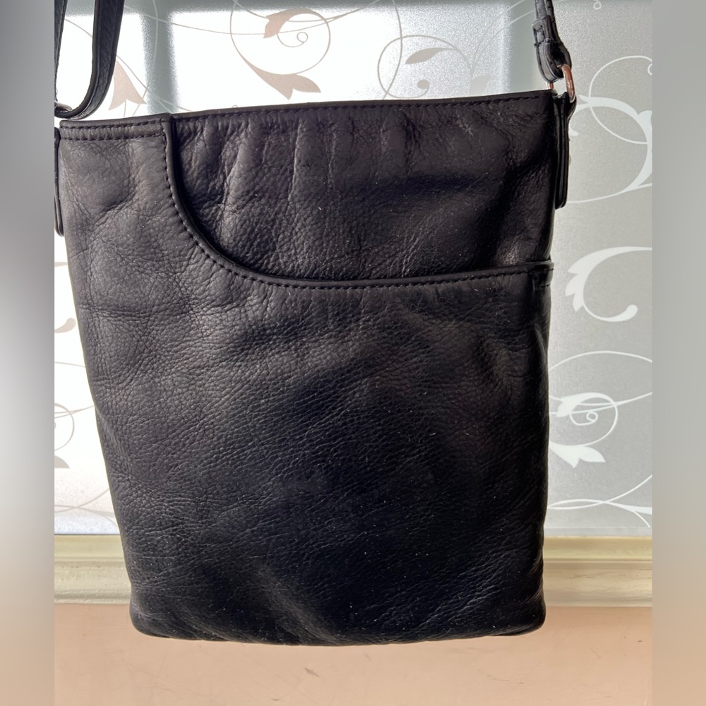 Margot black leather crossbody bag with zip closure and outer zip pocket.